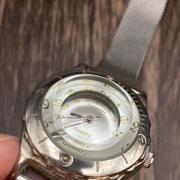 Capezio Magnified Glass watch silver tone New Battery With Mesh Band - Picture 2 of 11